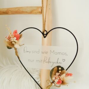 Herz mit Trockenblumen