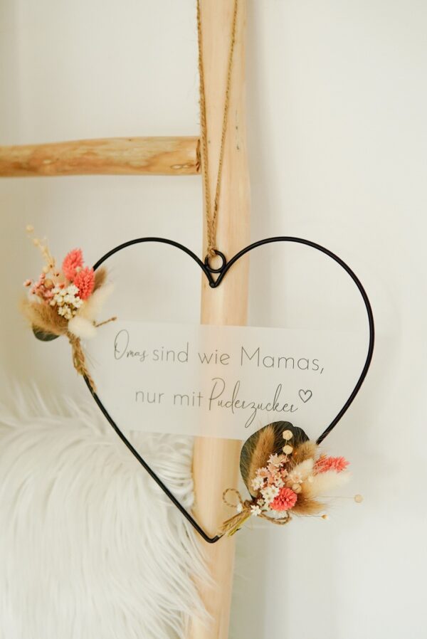 Herz mit Trockenblumen