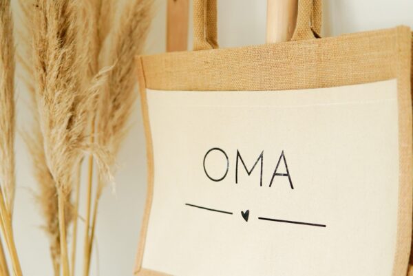 Jutetasche mit weißem Stoff