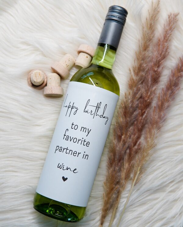 Weinflaschenetikett "happy Birthday to my favorite Partner in wine“